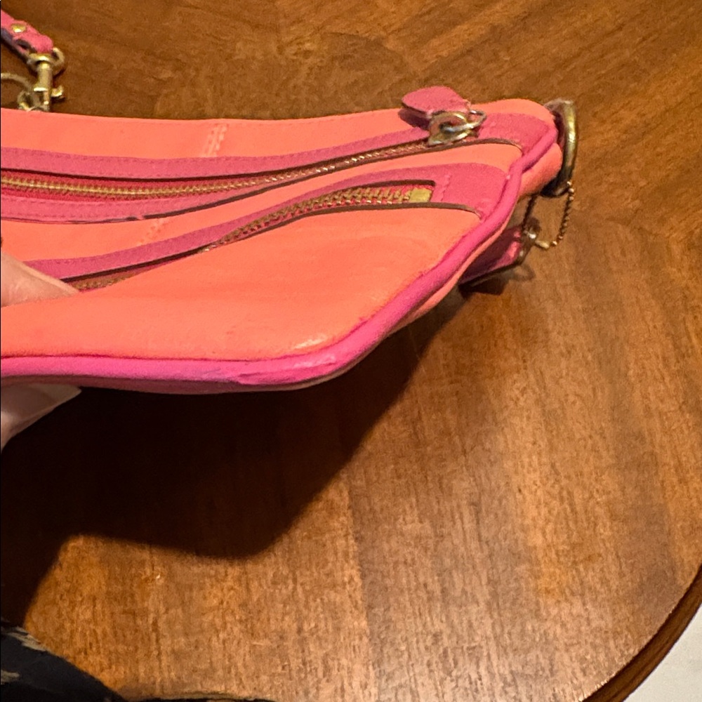 Coach Vintage RARE Crossbody bag  leather coral/hot pink /2 front zipper pockets - Picture 11 of 13